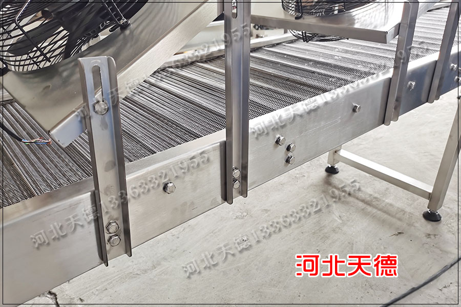 網(wǎng)帶輸送機