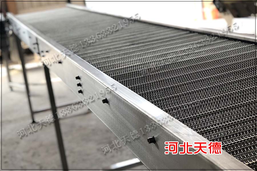 網(wǎng)帶輸送機